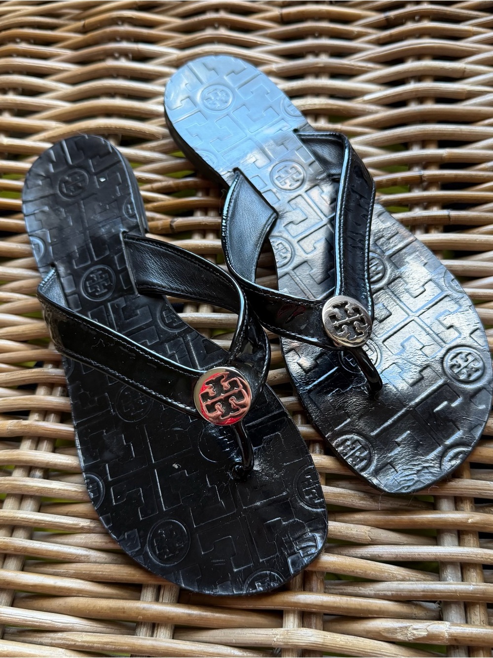 Tory Burch Thora Black Patent Leather Thong Sandal Flip Flop Logo Size 7M